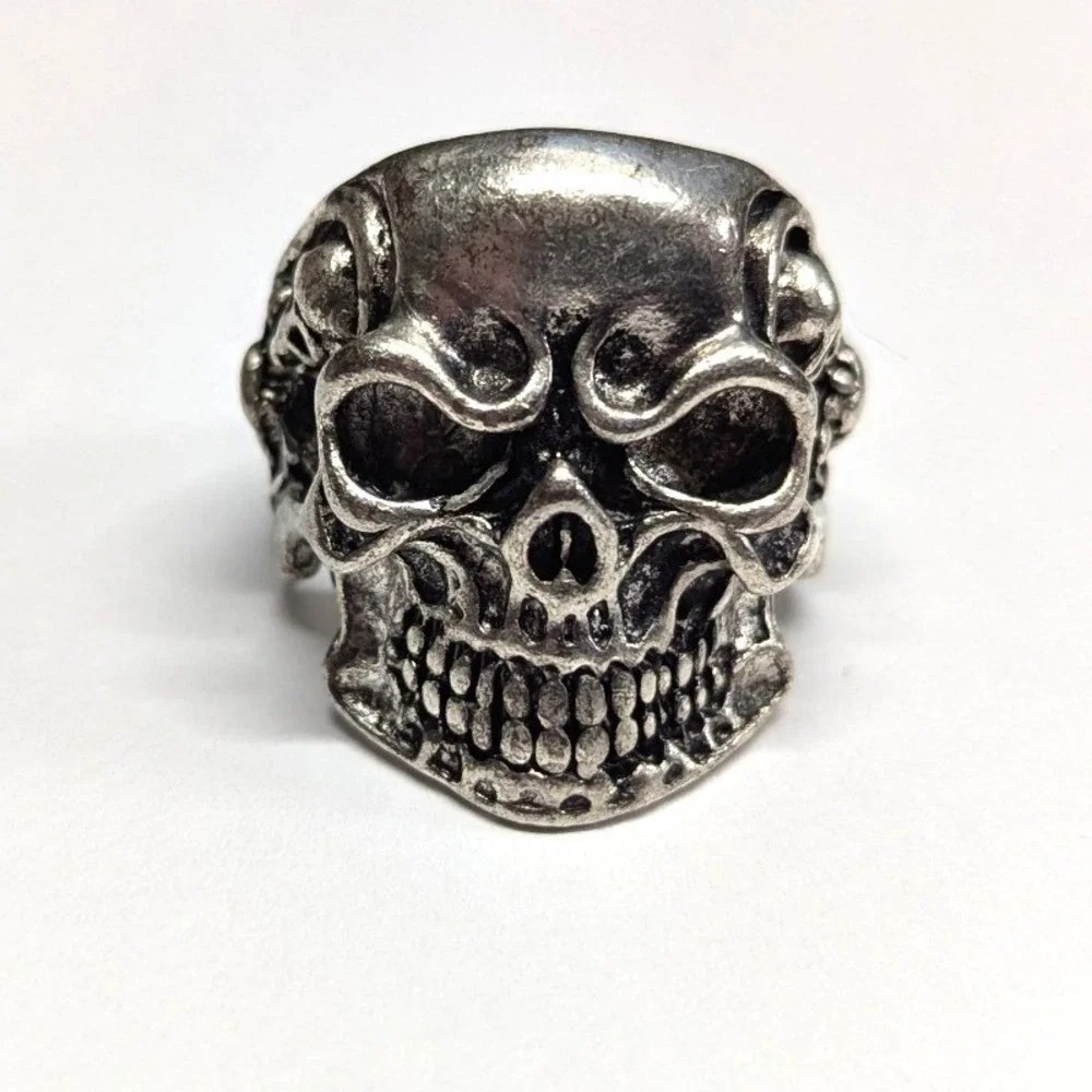 Vintage New Skull Ring Unisex Big Mens Plus Size 11 SilverTone Gothic‎ Biker